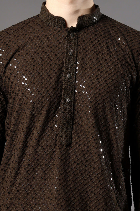 Mehendi Chikankari Sequin Kurta for Men by Crease India – best mens kurta for mehendi, sangeet, night weddings and festive events. Buy sequin embellished mens mehendi kurta online.