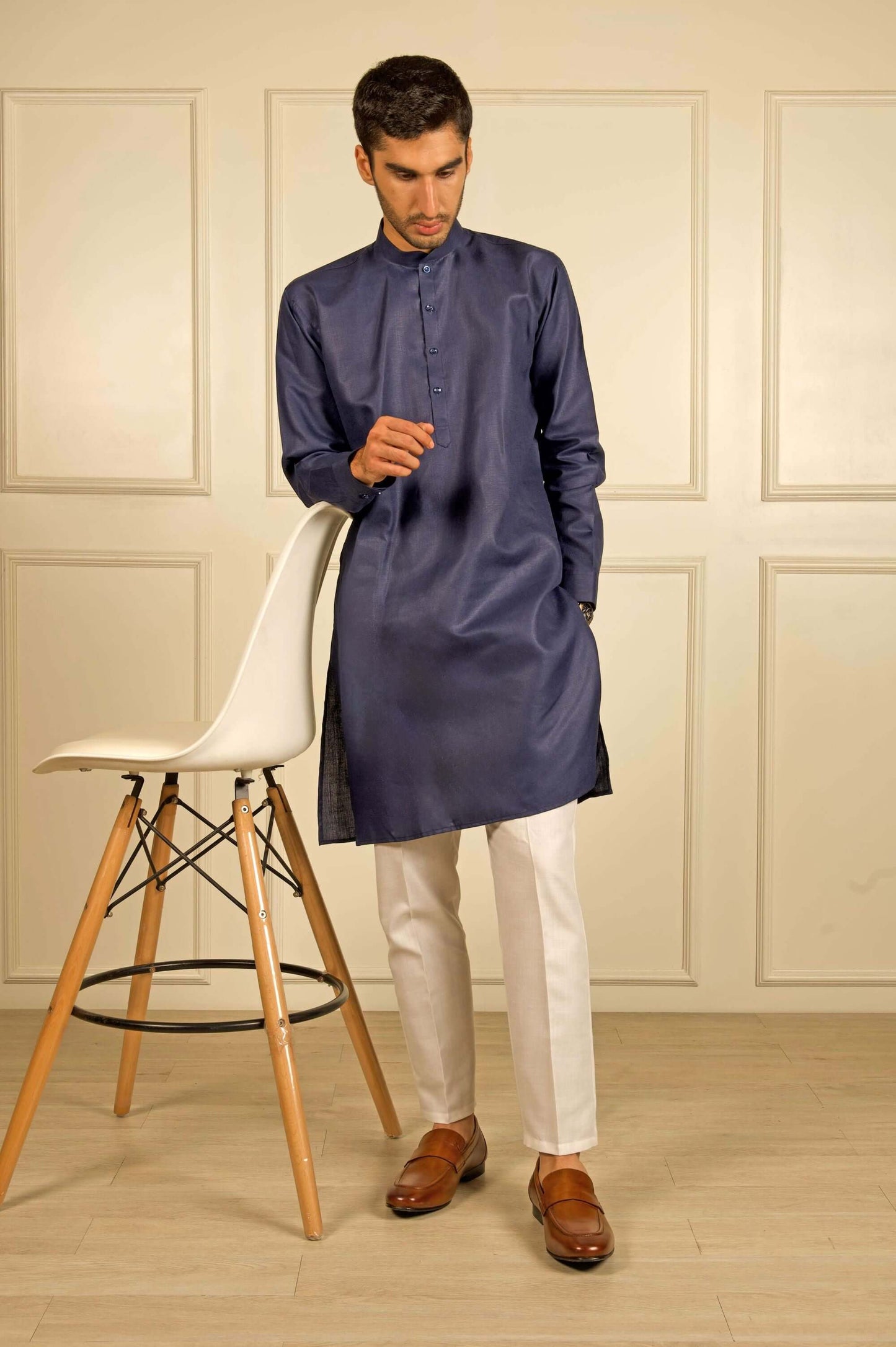 Navy Blue Plain kurta for Men which is made up of premium cotton is perfect for daily wear and wedding functions. Shop this navy blue plain wedding cotton kurta for male from Crease India website.