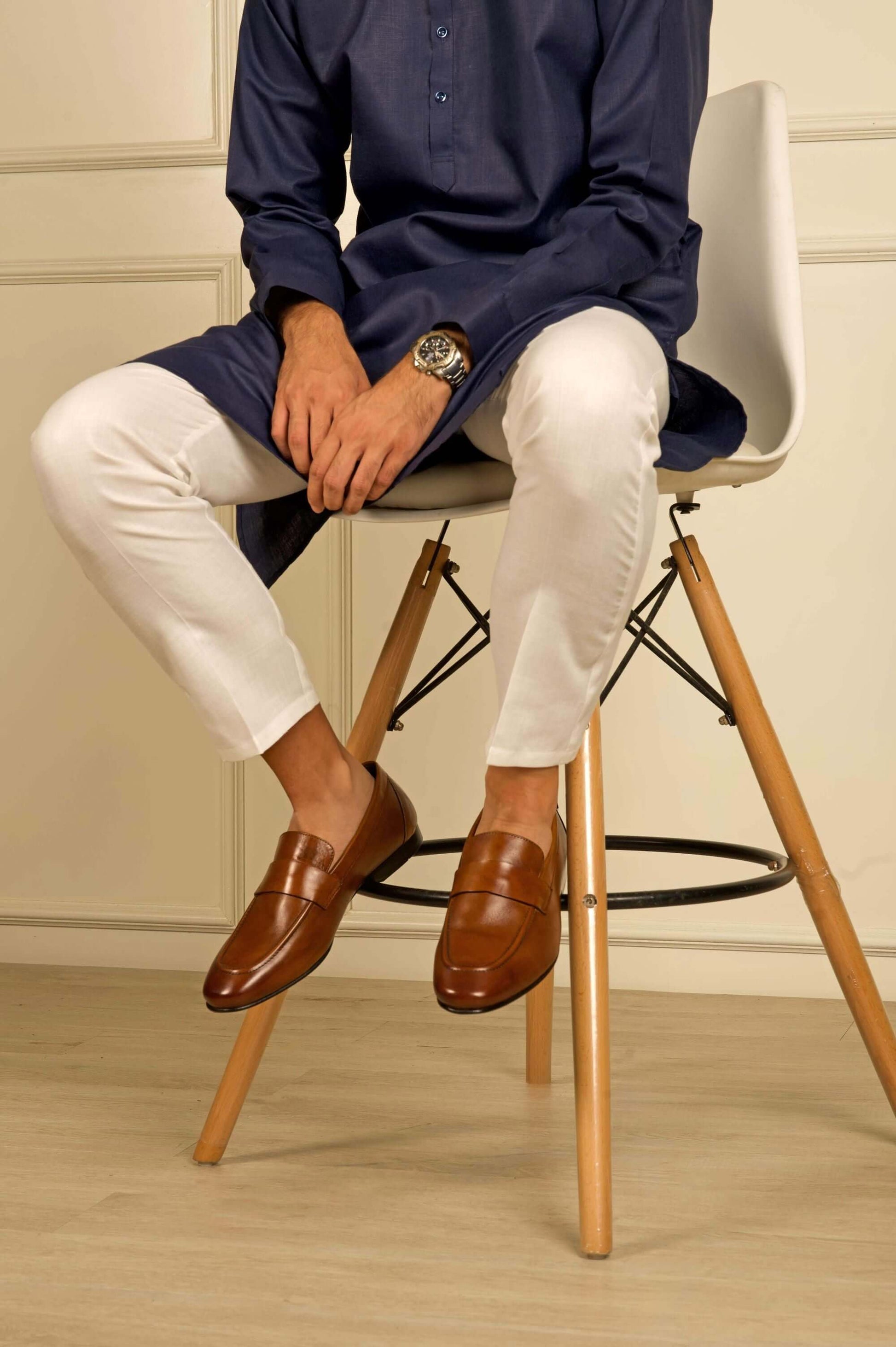 Navy Blue Plain kurta for Men which is made up of premium cotton is perfect for daily wear and wedding functions. Shop this navy blue plain wedding cotton kurta for male from Crease India website.