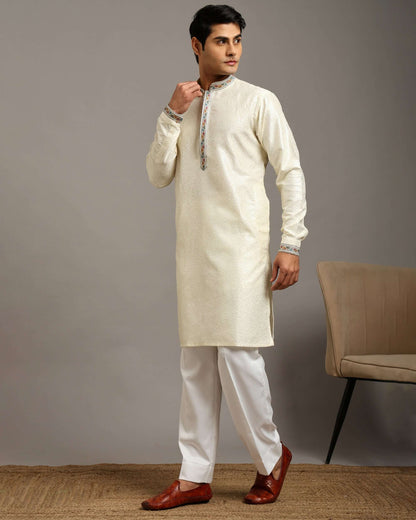 Crease India Zariya Sequin Embroidered Ivory Engagement Kurta for Men, perfect men’s kurta for engagement ceremony, Indian day wedding, religious ceremony and Indian cultural event, worldwide delivery available.